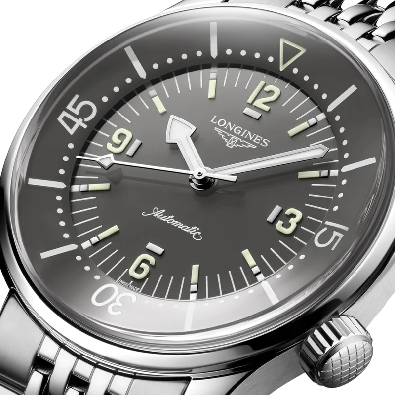 Legend Diver 39mm - Anthracite on Bracelet