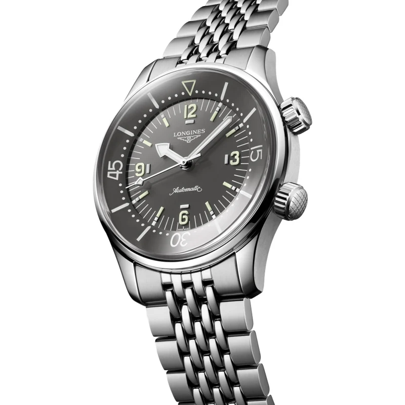 Legend Diver 39mm - Anthracite on Bracelet