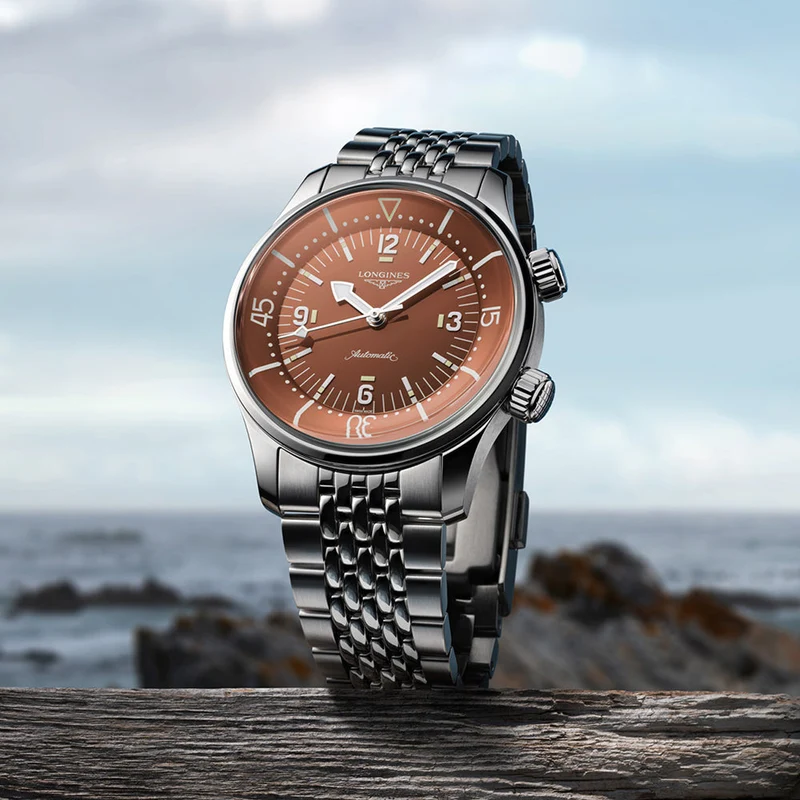 Legend Diver 39mm - Terracotta Copper on Bracelet