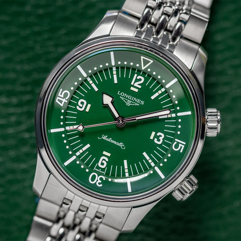 Legend Diver 39mm - Green on Bracelet