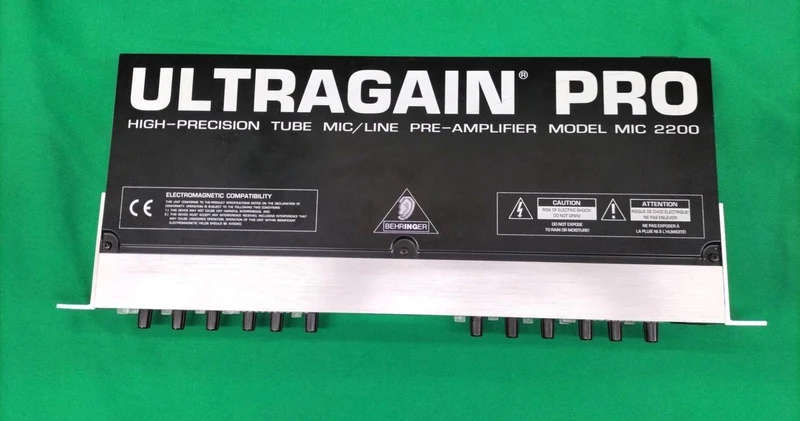 BEHRINGER Mikrofonvorverstärker MIC2200