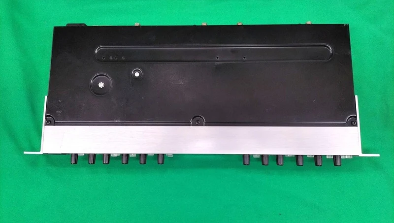 BEHRINGER Mikrofonvorverstärker MIC2200