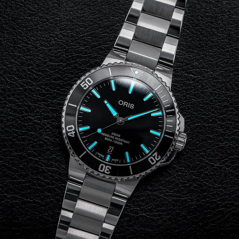 Aquis Date 2024 41.5mm - Black on Bracelet