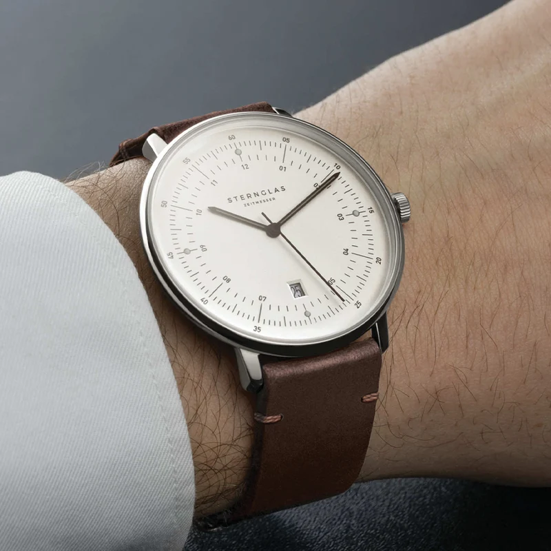 Hamburg Quartz 42mm - White on Leather Strap