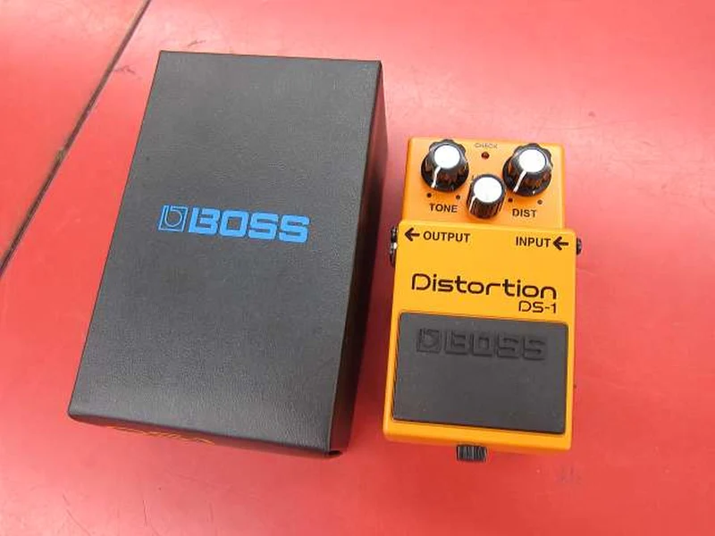 BOSS Distortion Effects DS-1