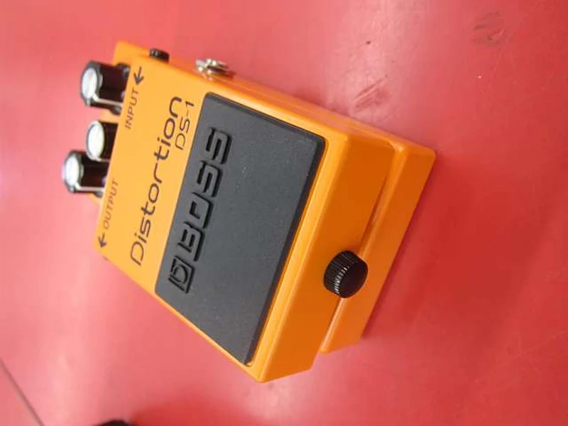 BOSS Distortion Effects DS-1
