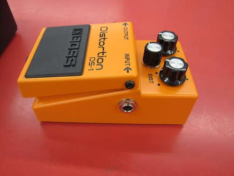 BOSS Distortion Effects DS-1