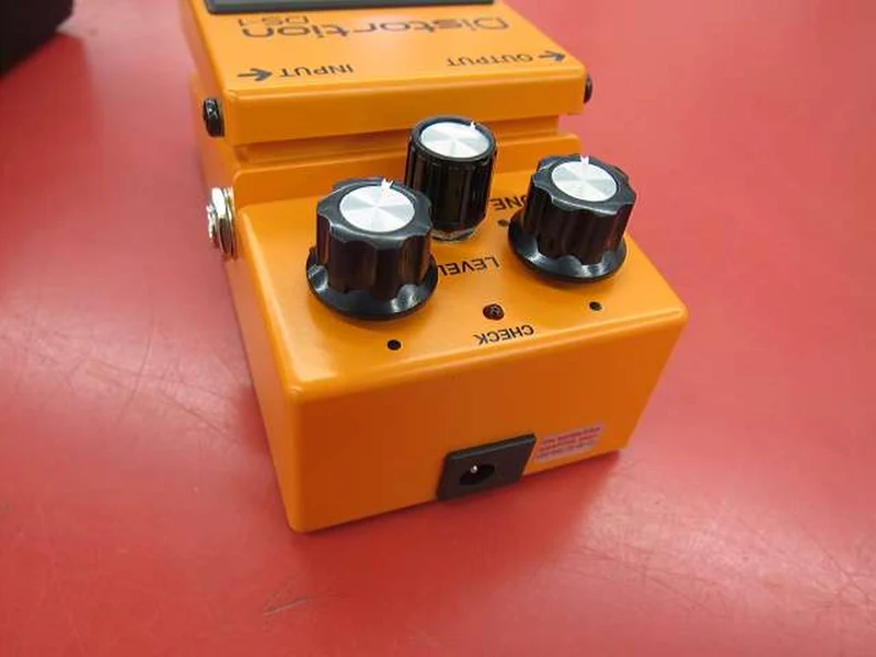 BOSS Distortion Effects DS-1