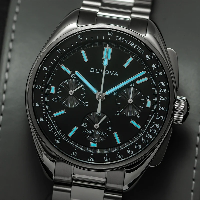 Lunar Pilot 43.5mm - Black on Bracelet
