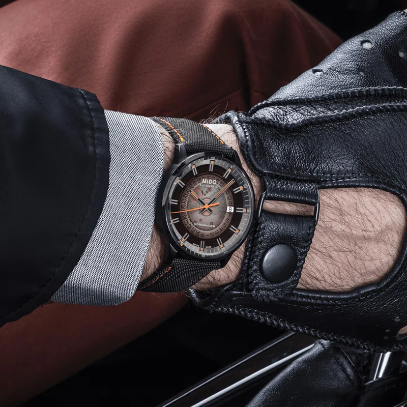 Commander Gradient 40mm - Black on Fabric Strap