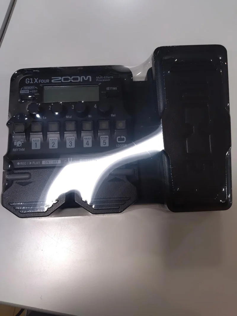 ZOOM Multi-Effekte G1X FOUR