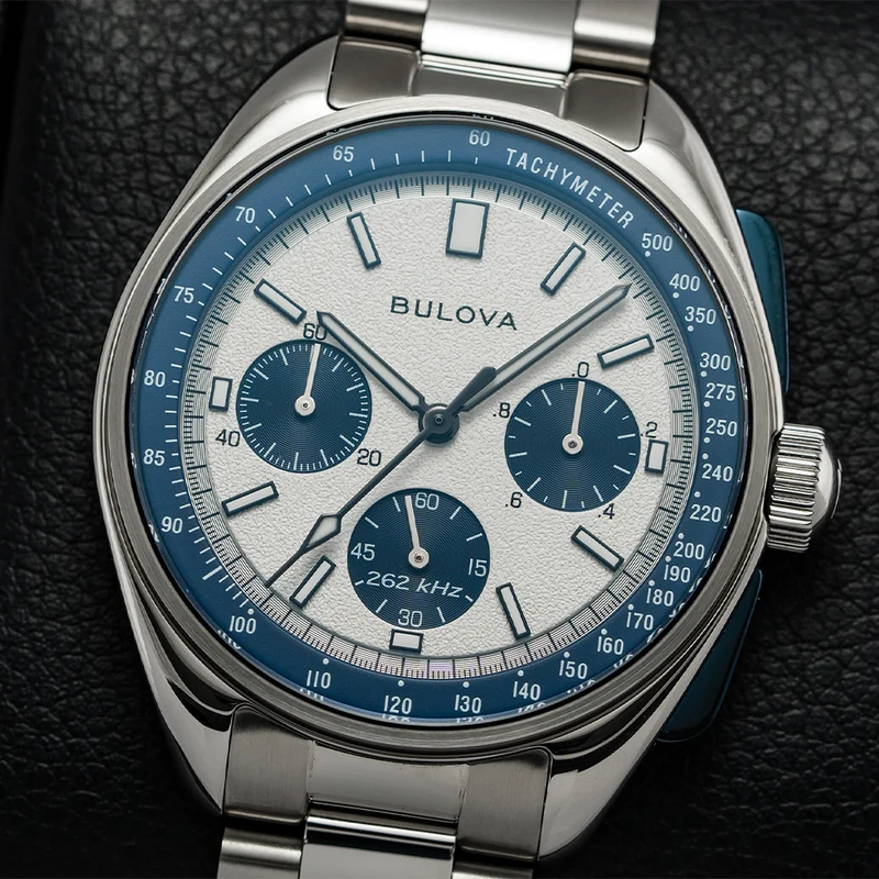 Lunar Pilot 43.5mm - Silver on Bracelet