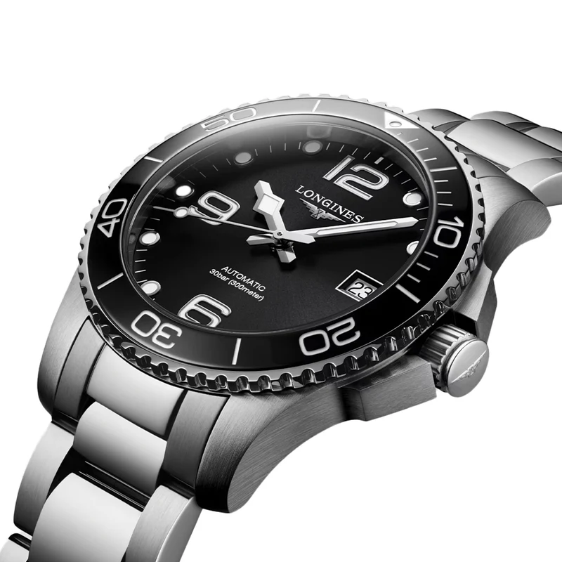 HydroConquest 39mm - Black on Bracelet