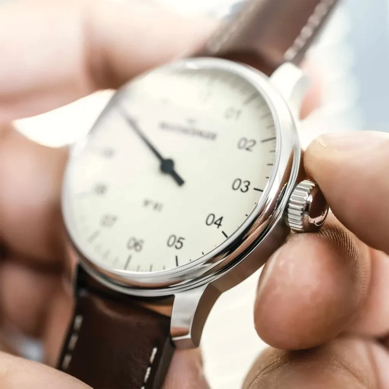 №01 43mm - Ivory on Leather Strap