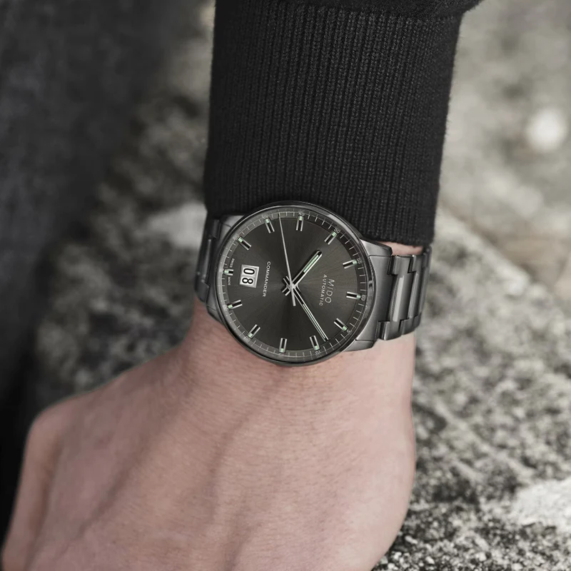 Commander Big Date Anthracite PVD 42mm - Anthracite on Bracelet