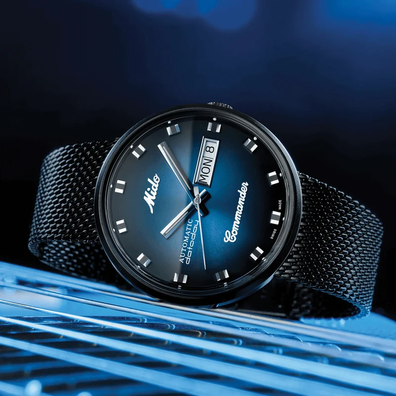 Commander Shade Black PVD 37mm - Blue on Bracelet