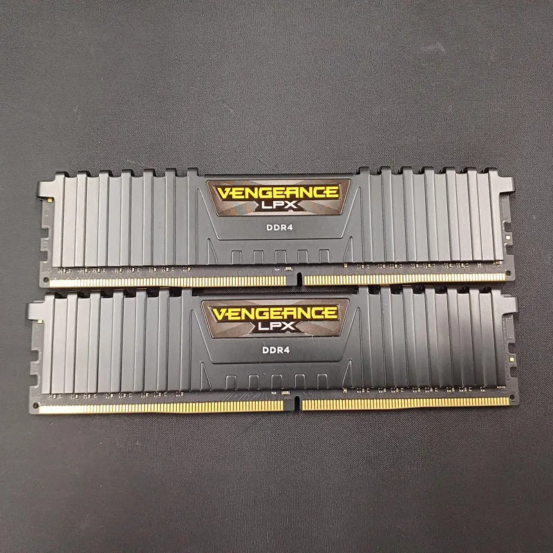 CORSAIR Speicher CMK16GX4M2A2666C16