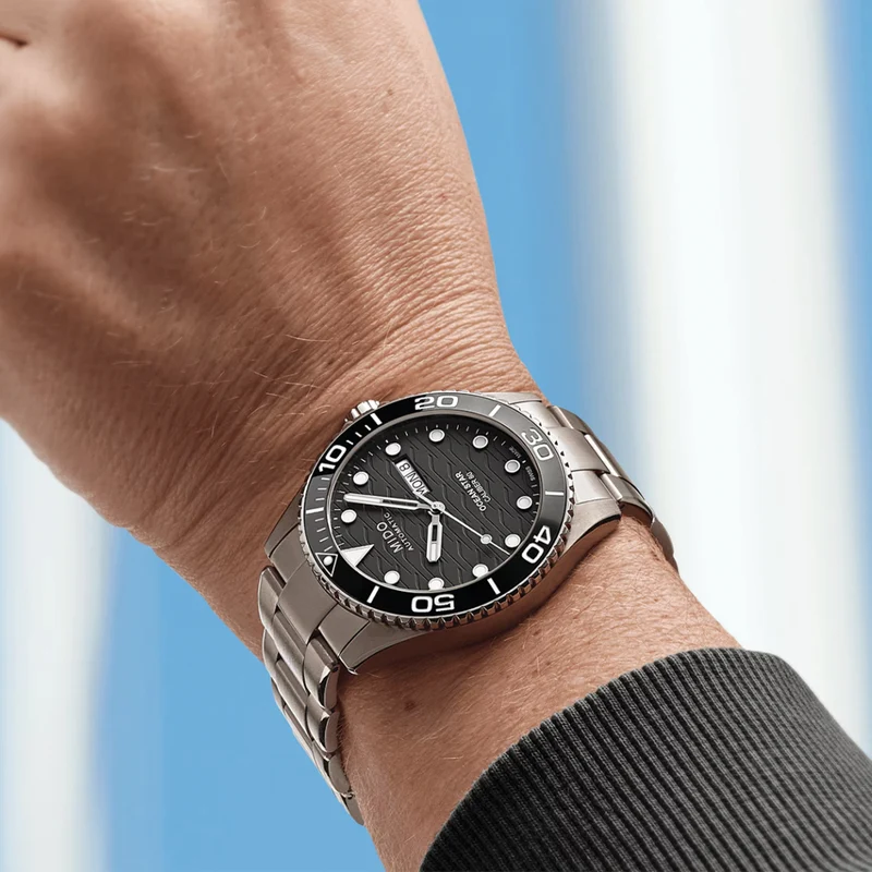 Ocean Star 200C Titanium 42.5mm - Black on Bracelet