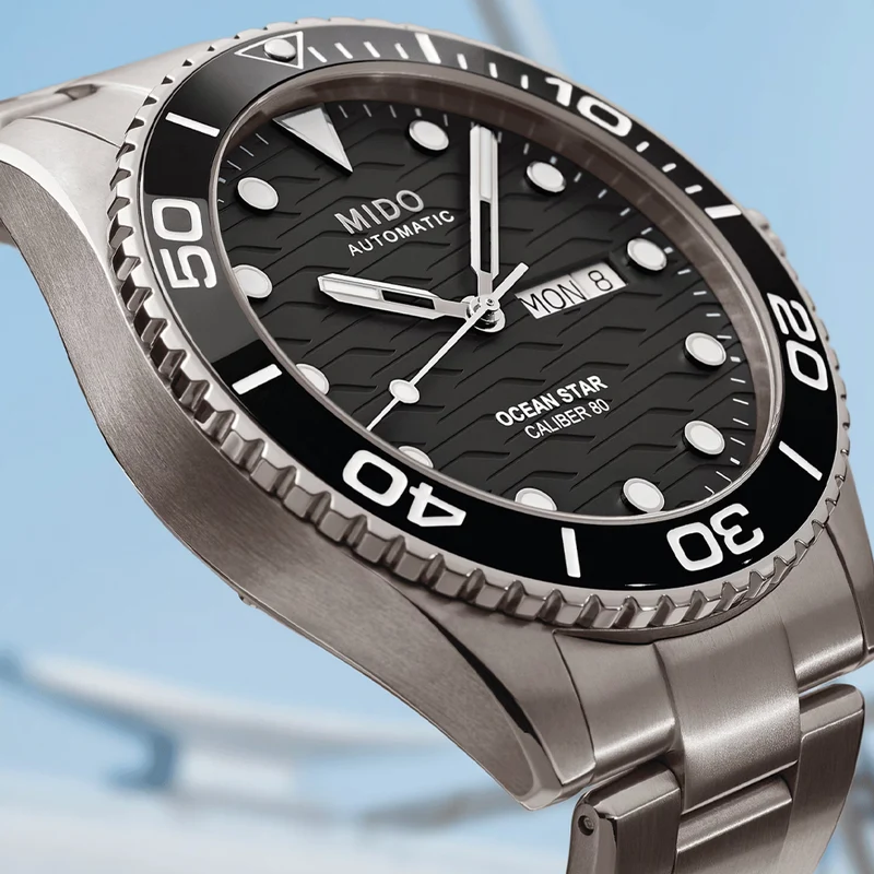Ocean Star 200C Titanium 42.5mm - Black on Bracelet