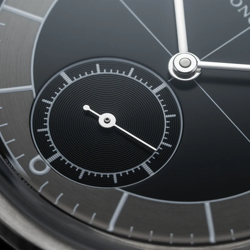 Heritage Classic Sector Dial 38.5mm - Black on Bracelet