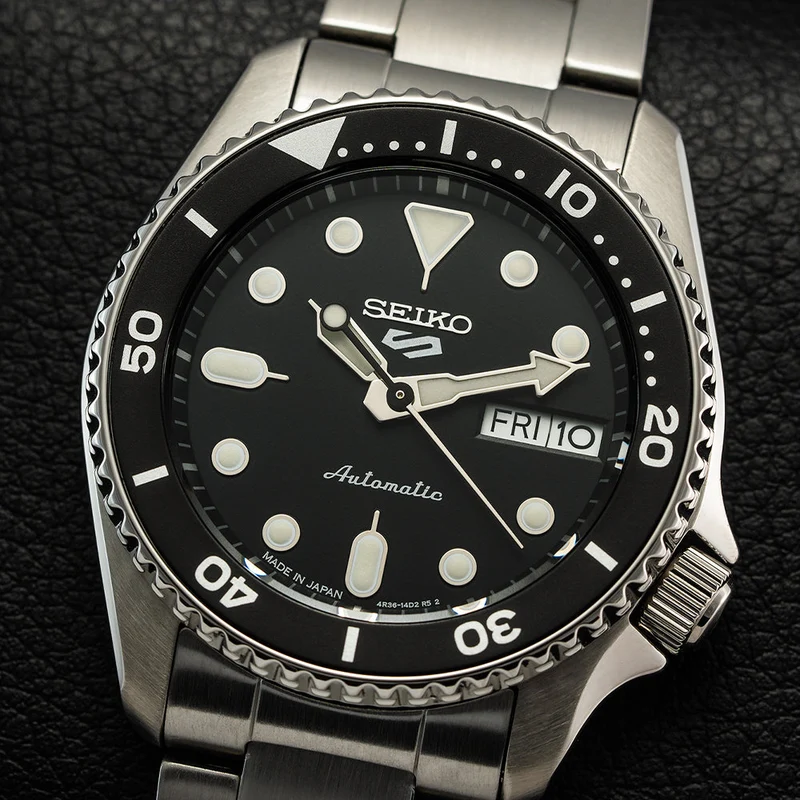 SRPK29 5 Sports 38mm - Black on Bracelet