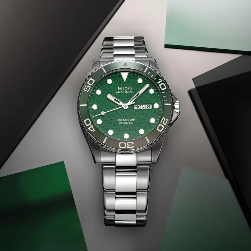 Ocean Star 200C 42.5mm - Green on Bracelet