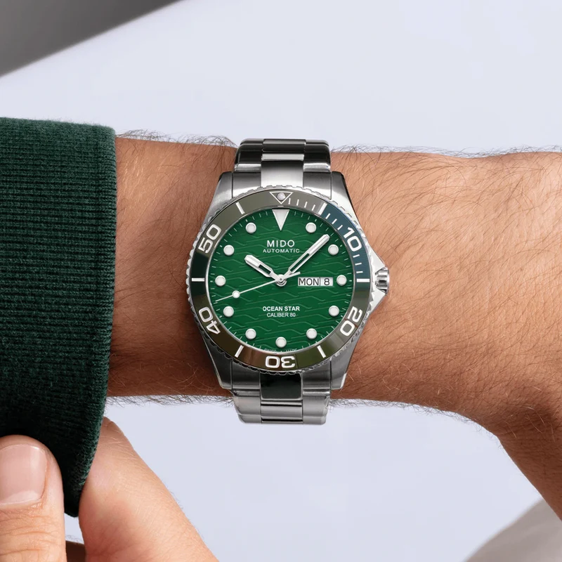 Ocean Star 200C 42.5mm - Green on Bracelet
