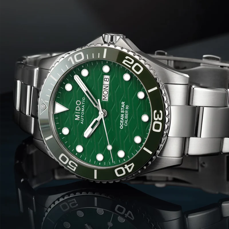 Ocean Star 200C 42.5mm - Green on Bracelet