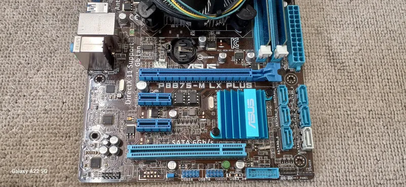 [SCHROTT] ASUS Motherboard CPU Set P8B75-M LX PLUS