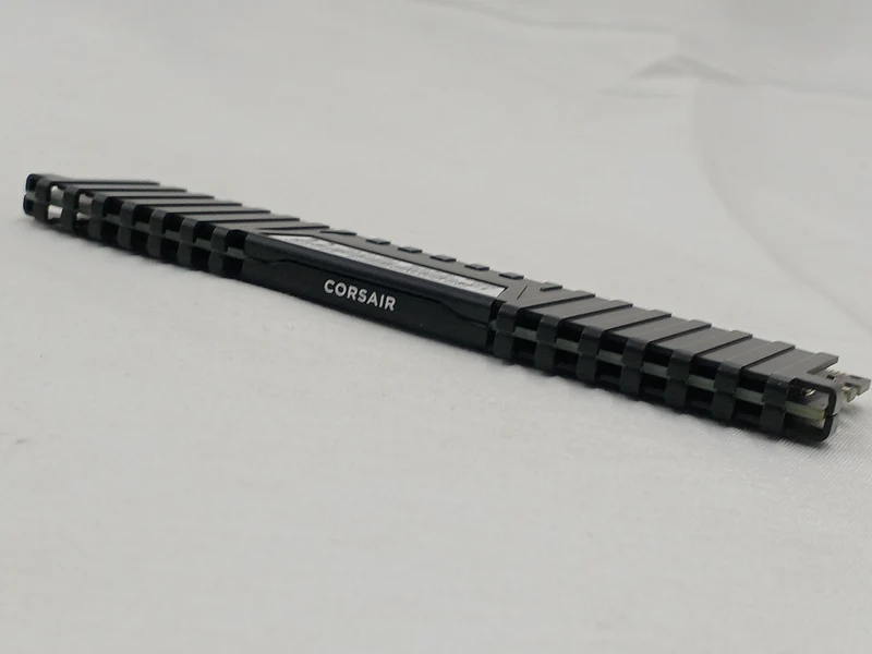 CORSAIR DDR4-Speicher (16 GB) CMK16GX4M2A2666C16