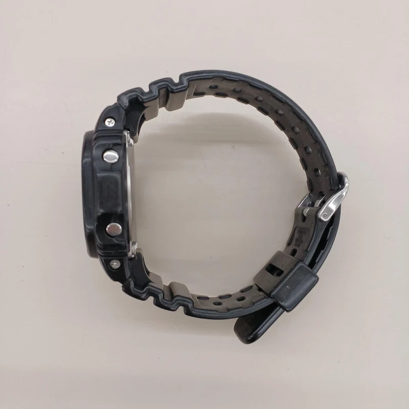 CASIO *LCD zerkratzt GW-M5610