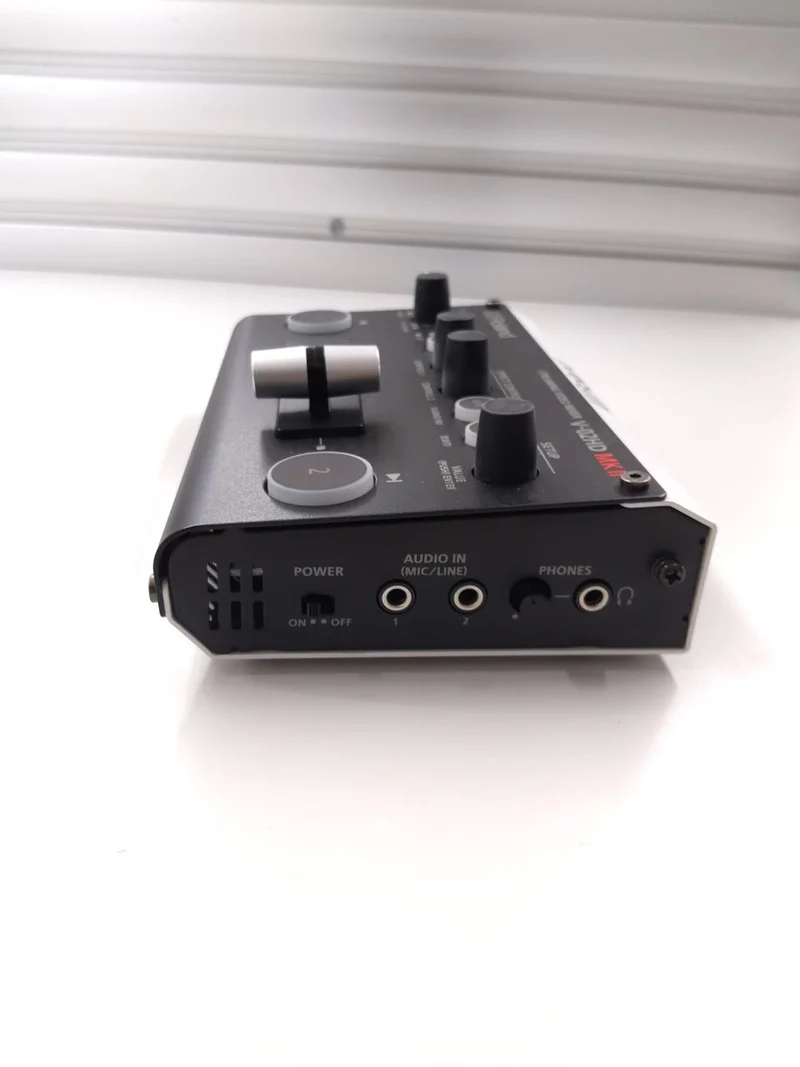 ROLAND Videomixer V-02HDMK2