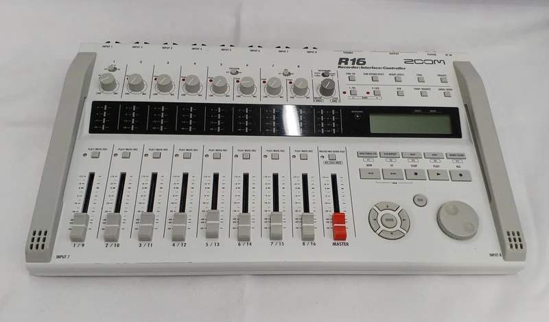 ZOOM MTR R16