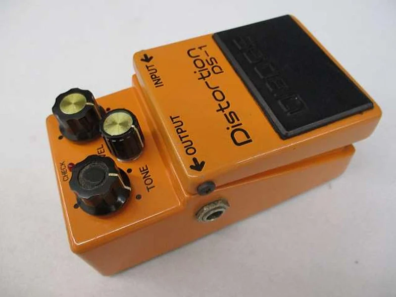 BOSS Distortion DS-1 (Silberne Schrauben / Skelett / TA7136P1)