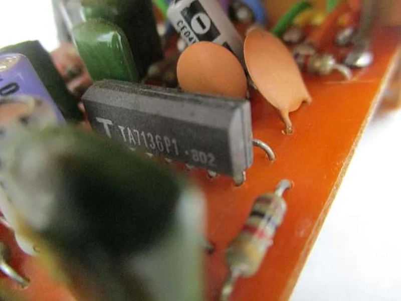 BOSS Distortion DS-1 (Silberne Schrauben / Skelett / TA7136P1)
