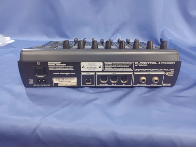 BEHRINGER MIDI-Controller BCF2000