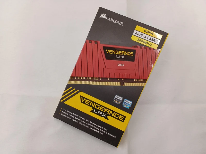 CORSAIR DDR4-Speicher CMK32GX4M2A2666C16R