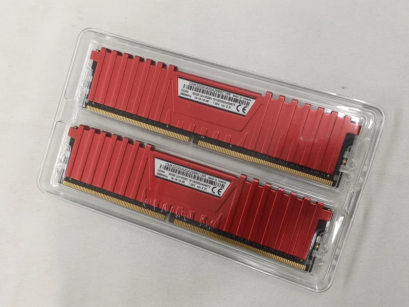CORSAIR DDR4-Speicher CMK32GX4M2A2666C16R