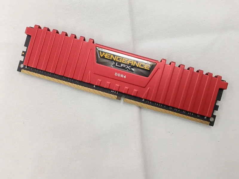 CORSAIR DDR4-Speicher CMK32GX4M2A2666C16R