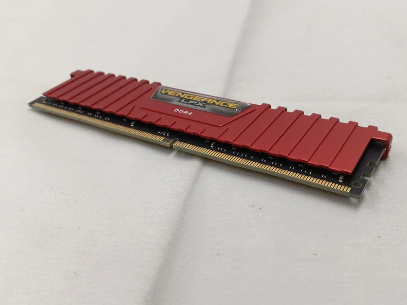 CORSAIR DDR4-Speicher CMK32GX4M2A2666C16R