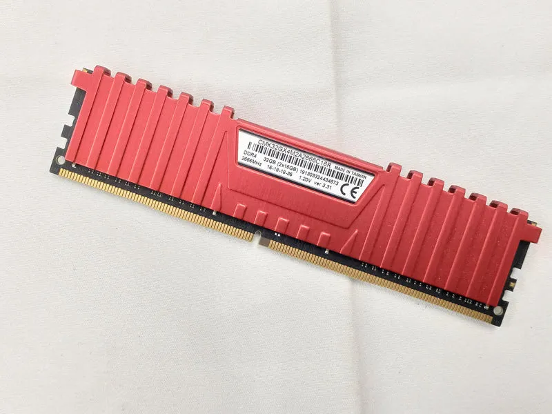 CORSAIR DDR4-Speicher CMK32GX4M2A2666C16R
