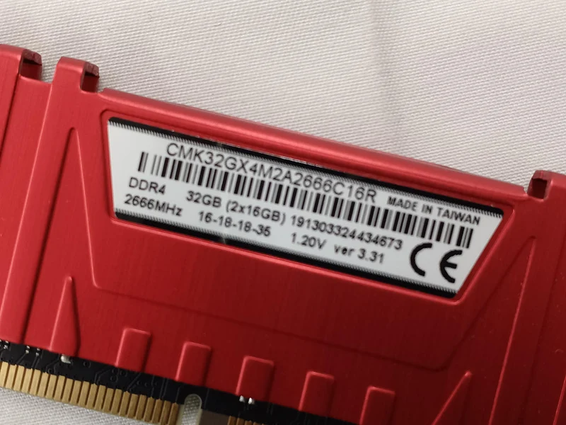 CORSAIR DDR4-Speicher CMK32GX4M2A2666C16R