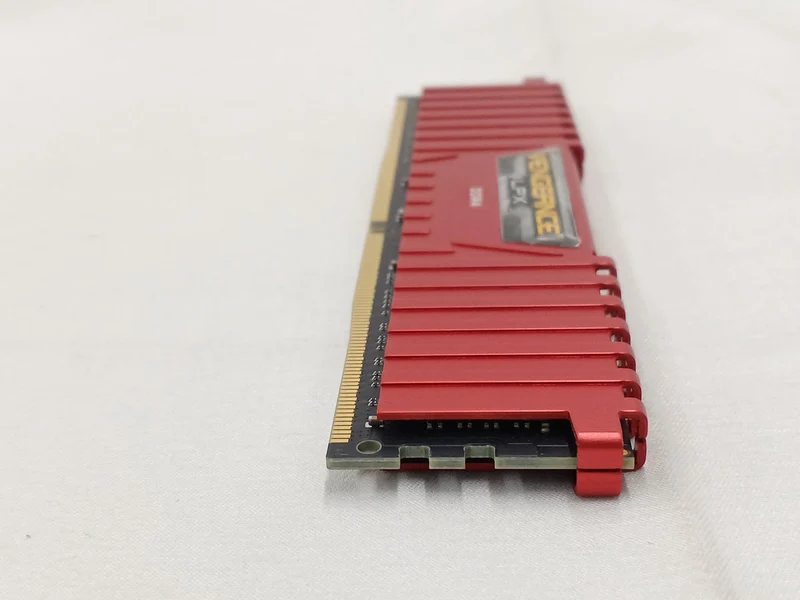 CORSAIR DDR4-Speicher CMK32GX4M2A2666C16R