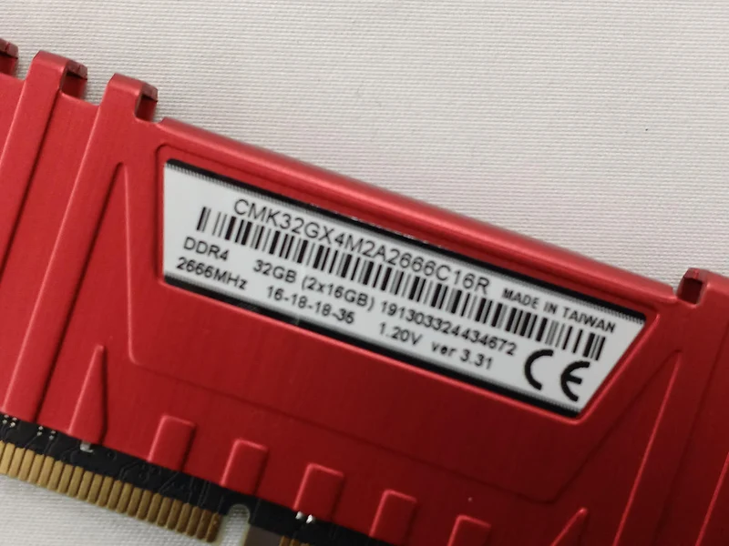 CORSAIR DDR4-Speicher CMK32GX4M2A2666C16R