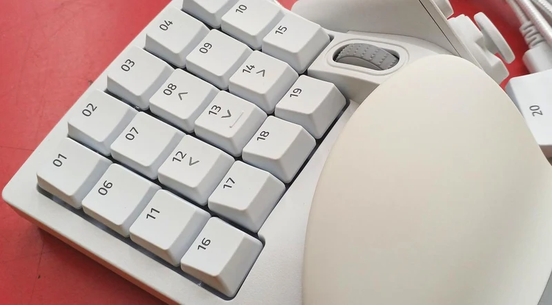 RAZER Linkshänder-Tastatur TARTARUS PRO