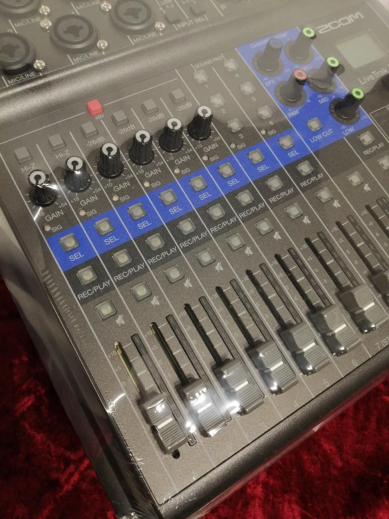 ZOOM Mixer L-8