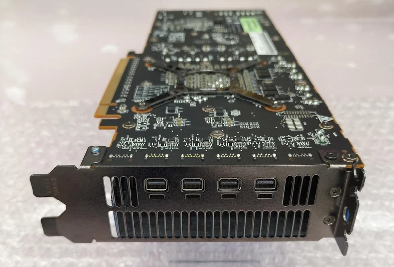 AMD-Grafikkarte: RADEON PRO V320