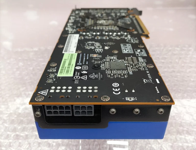 AMD-Grafikkarte: RADEON PRO V320