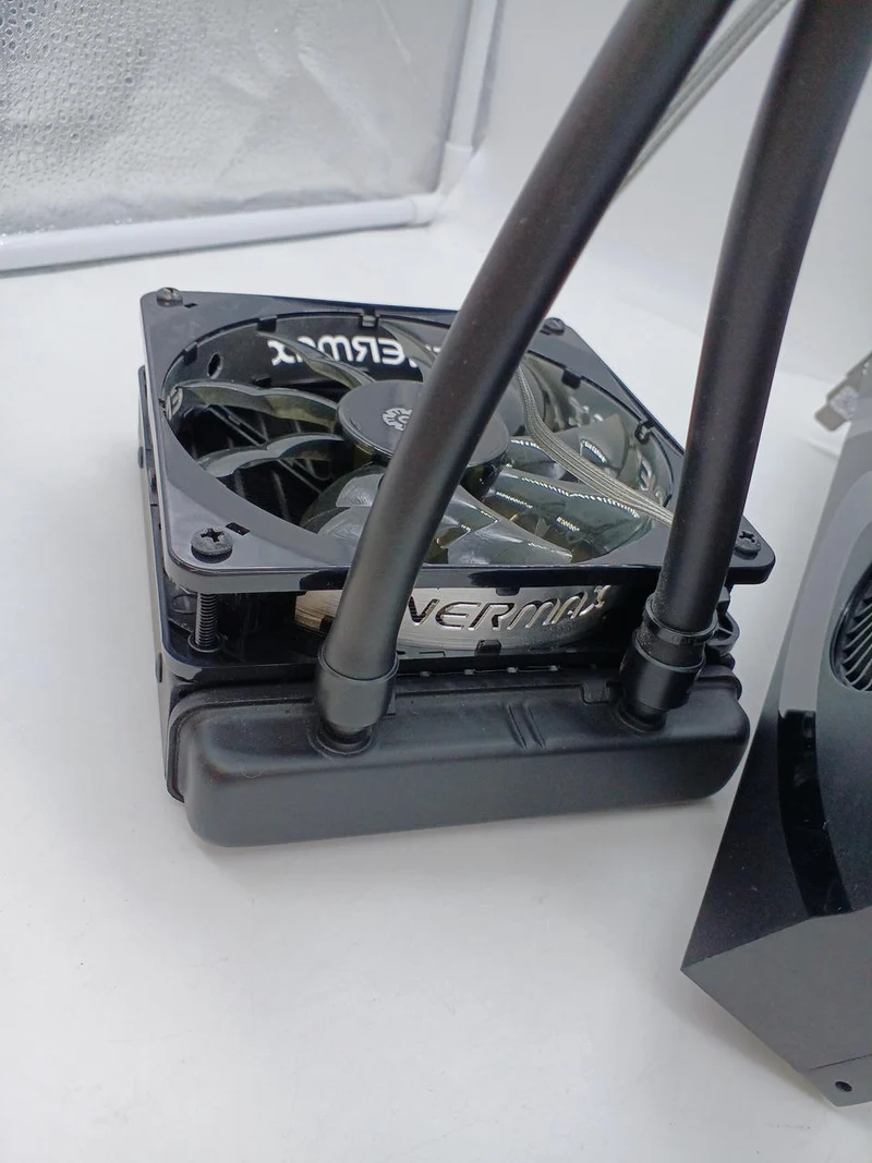 SYCOM-Grafikkarte: RTX 2080 SUPER mit Flüssigkeitskühlung