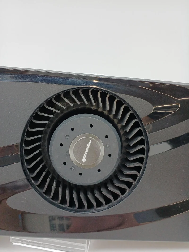 SYCOM-Grafikkarte: RTX 2080 SUPER mit Flüssigkeitskühlung